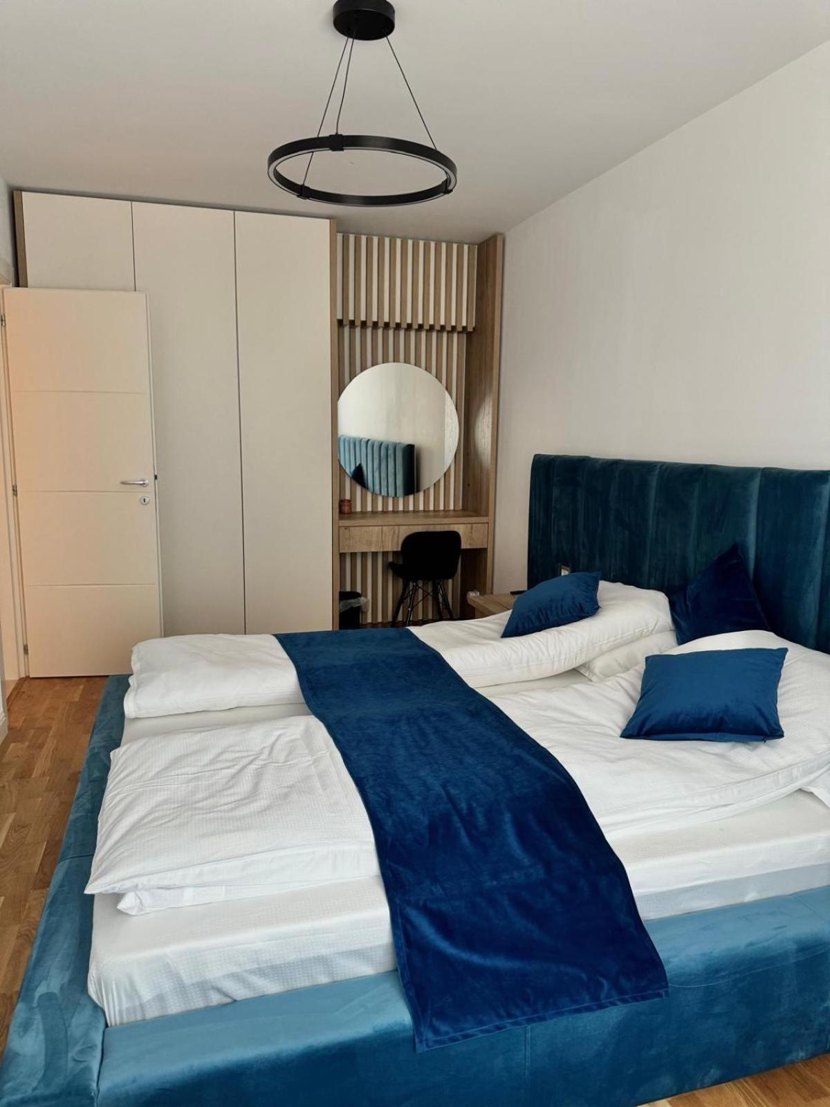 Luxury Blue Apartment Iasi Esterno foto
